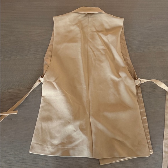 Zara - Picture 4 of 4